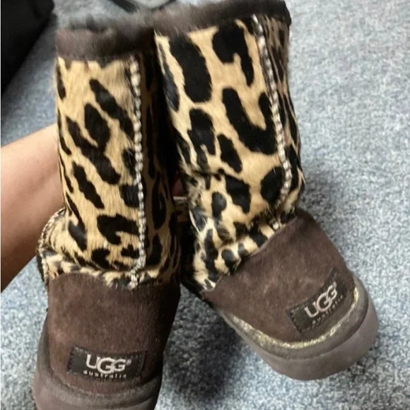 Ugg size 6 leopard boots - Picture 2 of 4
